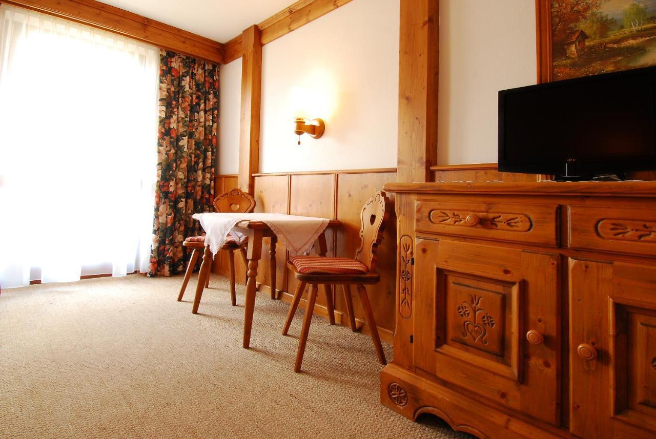 Gasthof Weisses Rossl Hotel Abtenau Room photo